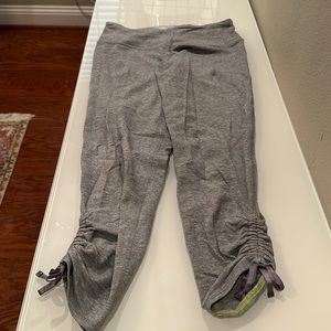 Lululemon grey leggings crop